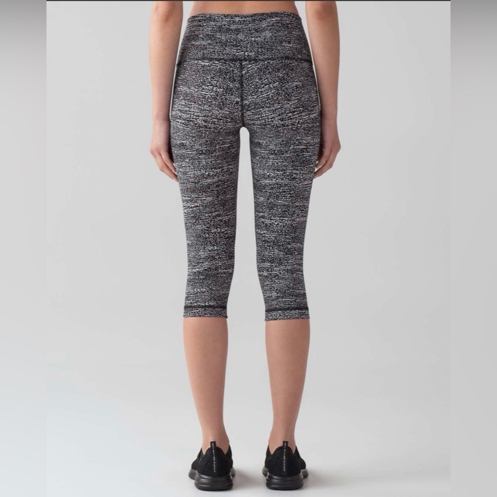 Lululemon Wunder Under Hi-Rise 1/2 Tight *Full-On Luxtreme 17